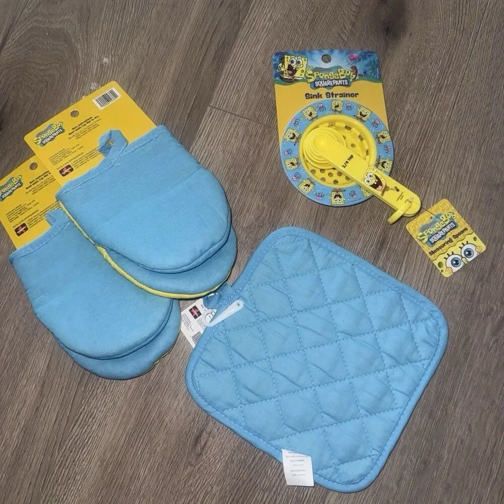 SpongeBob SquarePants kitchen set with yellow SpongeBob face on blue background